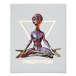 Meditation. Alien in ruhiger Pose Fotodruck