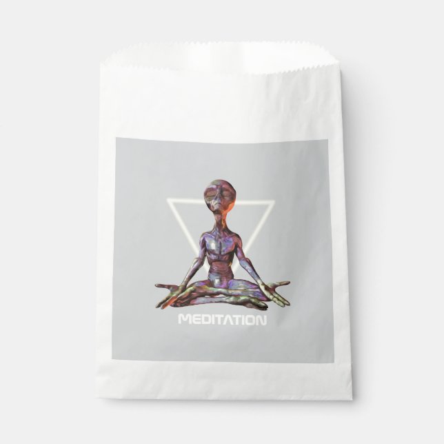 Meditation. Alien in ruhiger Pose Geschenktütchen (Vorderseite)