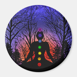 Meditation und die Bäume in einer sternenreichen N Magnet