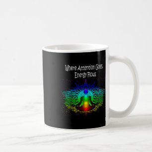 Meditation Wo die Aufmerksamkeit hingeht, fließt E Kaffeetasse