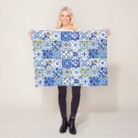 Mediterranes Blumenmuster Blau, Weiß und Gelb