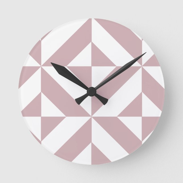 Medium Mauve Geometric Deco Cube Pattern Runde Wanduhr (Vorderseite)