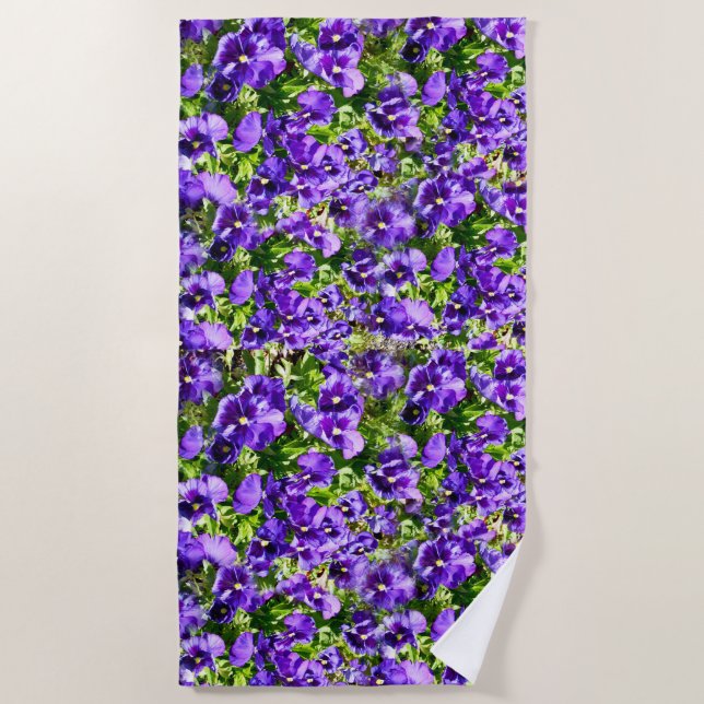 Meer der Stille: Das wunderschöne Lila Pansy-Feld Strandtuch (Vorderseite)