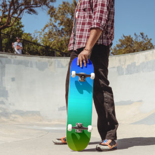 Meer und Himmel Blau und Grün Verlauf Skateboard