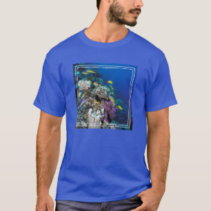 Meerbarben Schwarm um kleine Koralle T-Shirt