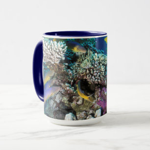 Meerbarben Schwarm um kleines Korallenriff Tasse