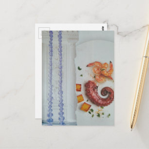 Meeresfrüchte in einem Raum surreale Collage Postkarte