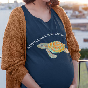 Meeresschildkröte Ein kleiner Schlüpfling ist auf T-Shirt