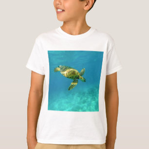 Meeresschildkröte schwimmen im türkisfarbenen Meer T-Shirt