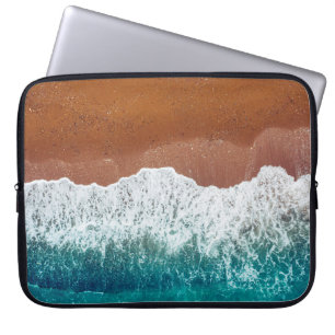 Meereswelle am Sandstrand, Aussicht auf den Hinter Laptopschutzhülle
