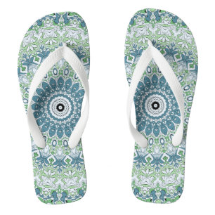 Meergrünes und blaues Küstenmandala-Muster Flip Flops