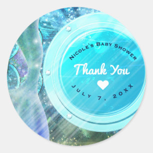 Meerjungenskala verzaubert unter dem Gastgeschenk Runder Aufkleber