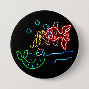 Meerjungfrau, die Fische im Neon küsst Button