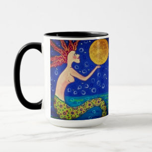 Meerjungfrau hält Mond Tasse
