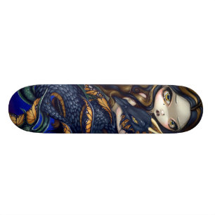 Meerjungfrau mit einem Meer-Schlange Skateboard
