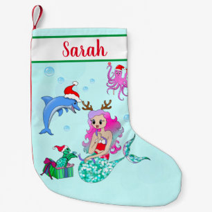 Meerjungfrau öffnet Weihnachtsgeschenke Kleiner Weihnachtsstrumpf