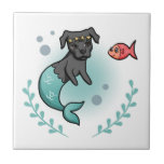 Meerjungfrau-Pitbull Fliese<br><div class="desc">Dieses ist eine vektorillustration einer Meerjungfrau-Pitbull und ihres kleinen Fischfreunds. Der Meerjungfrauhund hat eine Sternkrone auf ihrem Kopf. Es gibt einen Meerespflanze-Kranz an der Unterseite.</div>
