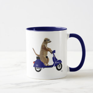 Meerkat auf dunkelblauem Moped Tasse