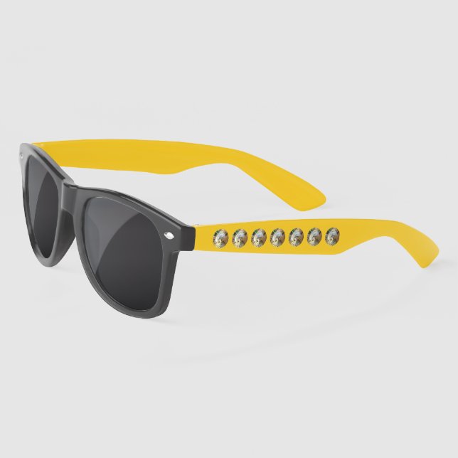 Meerkat endormi, Lunettes de soleil (Gauche)