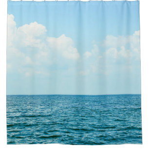 Meerwasser, klarer blauer Himmel. Duschvorhang