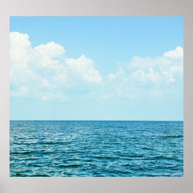 Meerwasser, klarer blauer Himmel. Poster (Vorne)