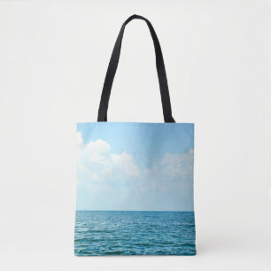 Meerwasser, klarer blauer Himmel. Tasche