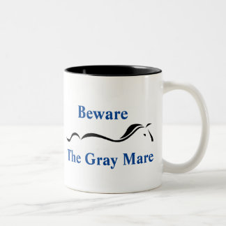'Méfiez-vous de la jument gris' Mug par Anna Blake