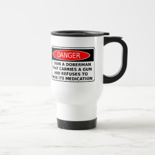 Méfiez-vous du chien Doberman Gun amusant Mug de v