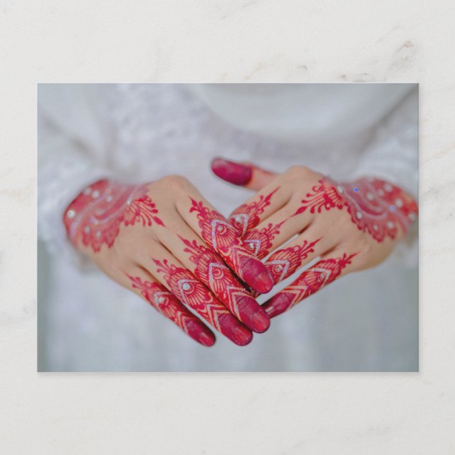 Mehndi Henna Red White Celebration Ankündigungspostkarte (Vorderseite)