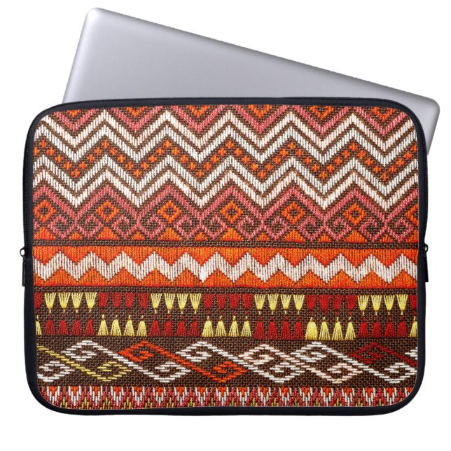 Mehr als 100 Jahre alte bunte thailändische Handwe Laptopschutzhülle (Vorderseite)