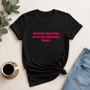 Mehr als dankbar, ein Erzieher Lehrer Geschenk zu  T-Shirt