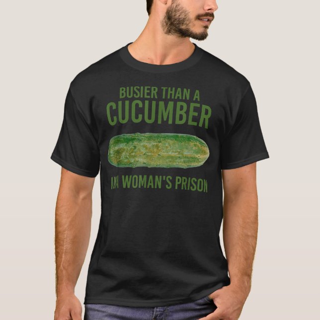 Mehr als ein Gurken im Gefängniskleid einer Frau T-Shirt (Vorderseite)