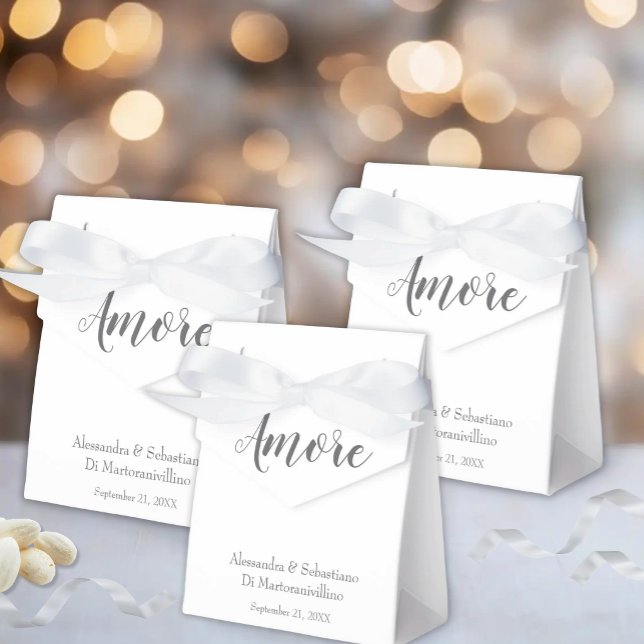 Mehr Liebe Geschenkschachtel (Amore Script White Tent Favor Boxes for Italian Wedding, Engagement, or Anniversary)