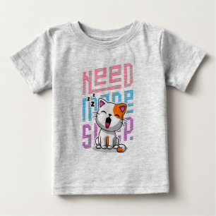 Mehr Schlaf brauchen   Funny Cat niedlicher Ausspr Baby T-shirt