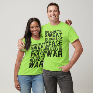 Mehr Schweiß im Frieden, weniger im Krieg bluten T-Shirt