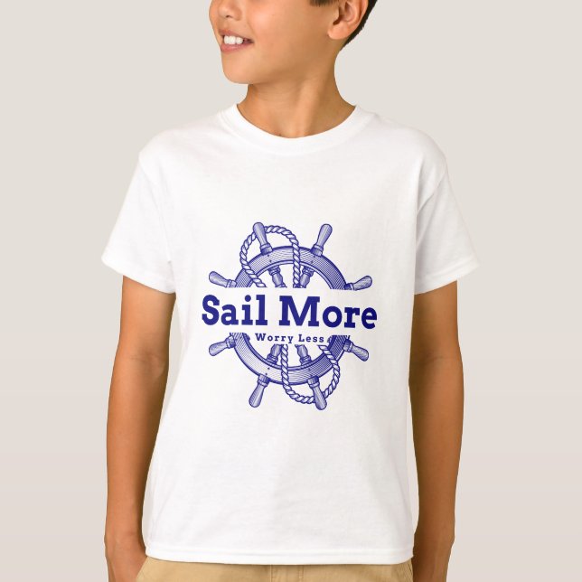 Mehr segeln, weniger Sorgen T-Shirt (Vorderseite)