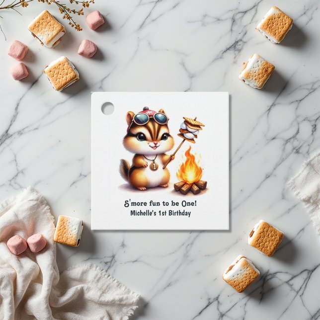 Mehr Spaß, ein Chipmunk-Camping zu sein 1. Geburts Geschenkanhänger (S'more Fun to Be One Chipmunk Camping 1st Birthday Favor Tags)