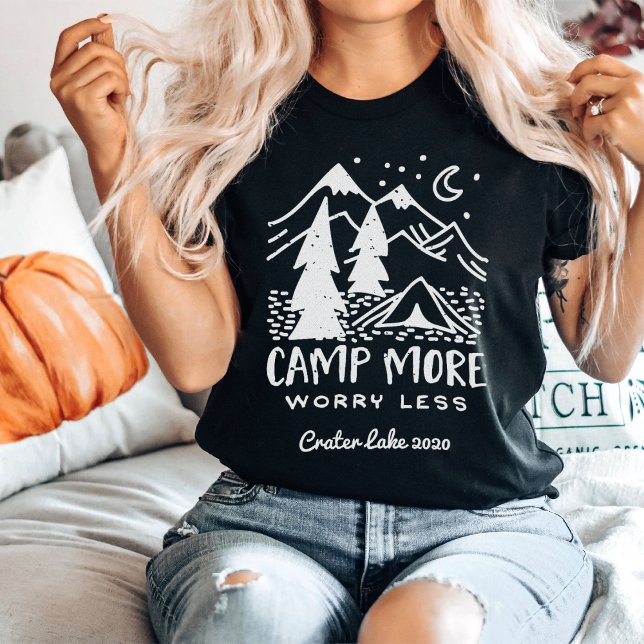 Mehr, weniger Sorgen | Benutzerdefiniertes Camping T-Shirt (Von Creator hochgeladen)