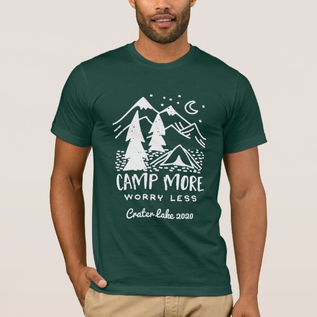 Mehr, weniger Sorgen | Benutzerdefiniertes Camping T-Shirt (Vorderseite)