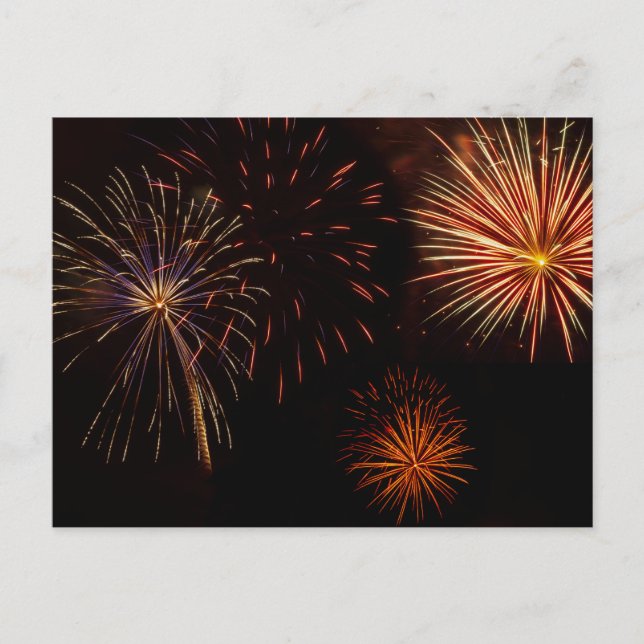 Mehrere Feuerwerke gegen schwarze Postkaros Postkarte (Vorderseite)
