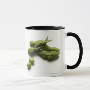 mehrfache grüne edamame Bohnen mit der Erbsenhülse Tasse
