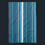 mehrfarbige blaue Streifen Küchentuch<br><div class="desc">Blaue Streifen mit etwas Weiß für Akzente. Eine schöne Ergänzung Ihrer Alltagsküche oder um in einen inspirierten Geschenkkorb für Hanukkah zu kommen. Ein schönes Handtuch, das in der Küche als Küchentuch oder als Dekorationsstück hart für Sie arbeitet.</div>