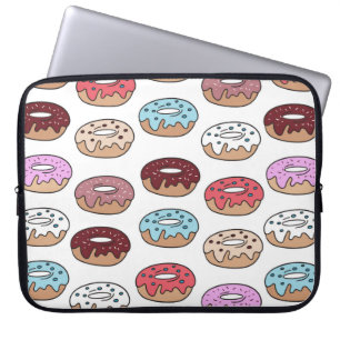 Mehrfarbige Donuts handgezeichnet nahtlos Muster. Laptopschutzhülle