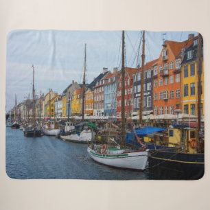 MEHRFARBIGE GEBÄUDE SHERPADECKE