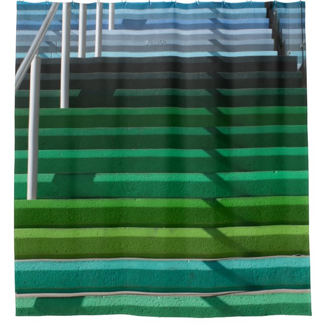 mehrfarbige Treppen Duschvorhang (Vorderseite)