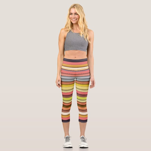 Mehrfarbiges geometrisches, einfaches Banddesign Capri Leggings (Vorderseite)