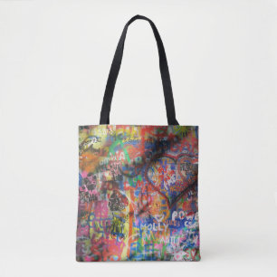 mehrfarbiges Graffiti an der Betonwand Tasche