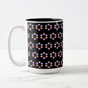 Mehrfarbiges hexagonales geometrisches Muster auf  Zweifarbige Tasse