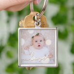 Mein Baby Foto Custom Schlüsselanhänger<br><div class="desc">Ihr Lieblings-Baby-Foto auf einem Schlüsselanhänger! Laden Sie Ihr eigenes Bild hoch, um Ihren Schlüsselanhänger für sich selbst zu kreieren oder als Geschenk an Familie, Freunde, Eltern und Großeltern! Das Wort Liebe in einem Karo Skript wird über Ihrem Foto angezeigt.</div>