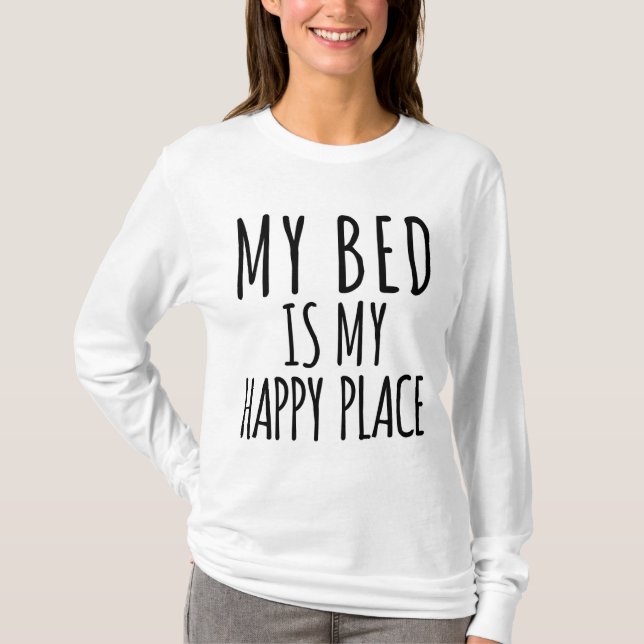 Mein Bett ist mein glücklicher Platz-langer T-Shirt (Vorderseite)